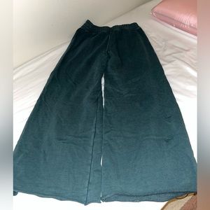 Aerie distressed green pants